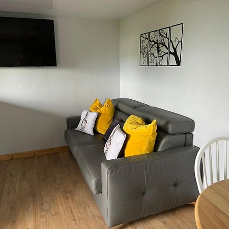 Kabin In The Woods Llandybie エクステリア 写真