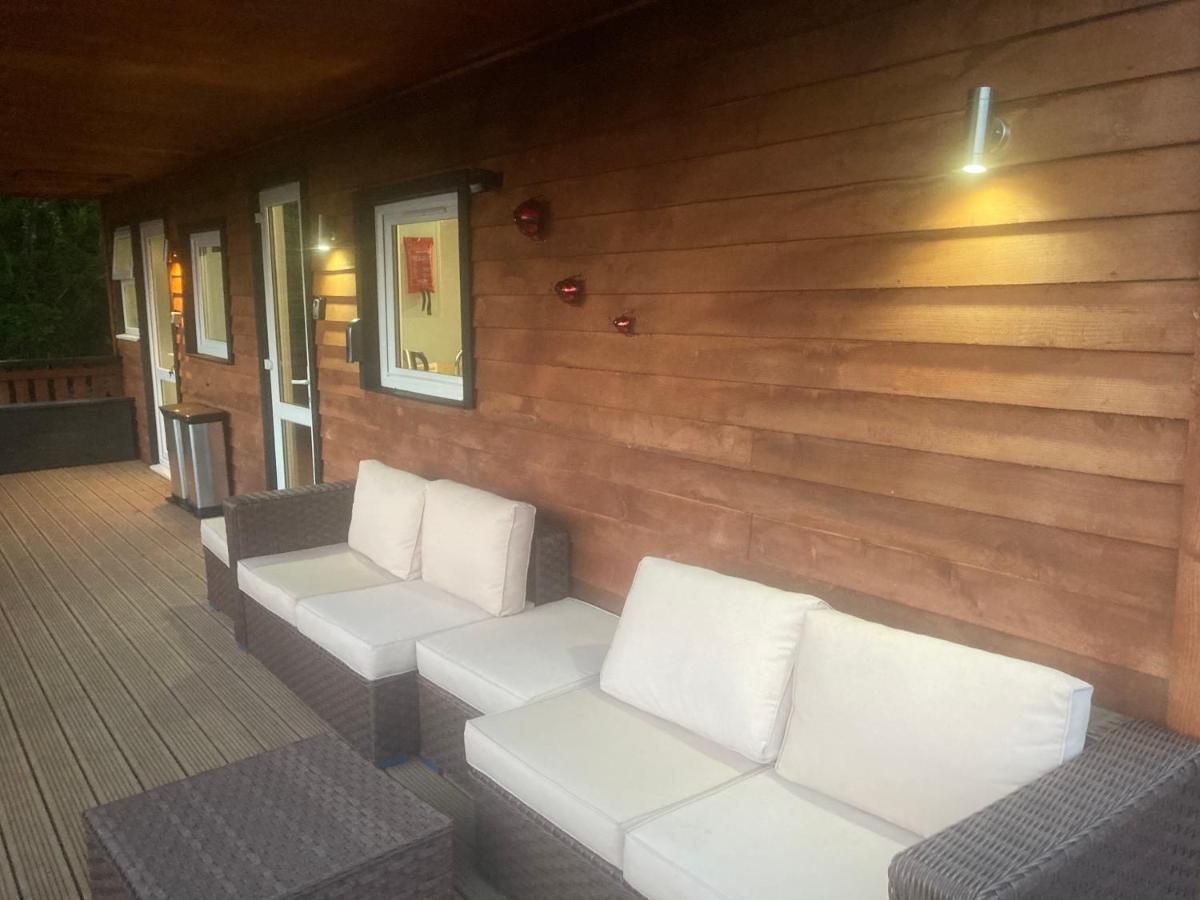 Kabin In The Woods Llandybie エクステリア 写真