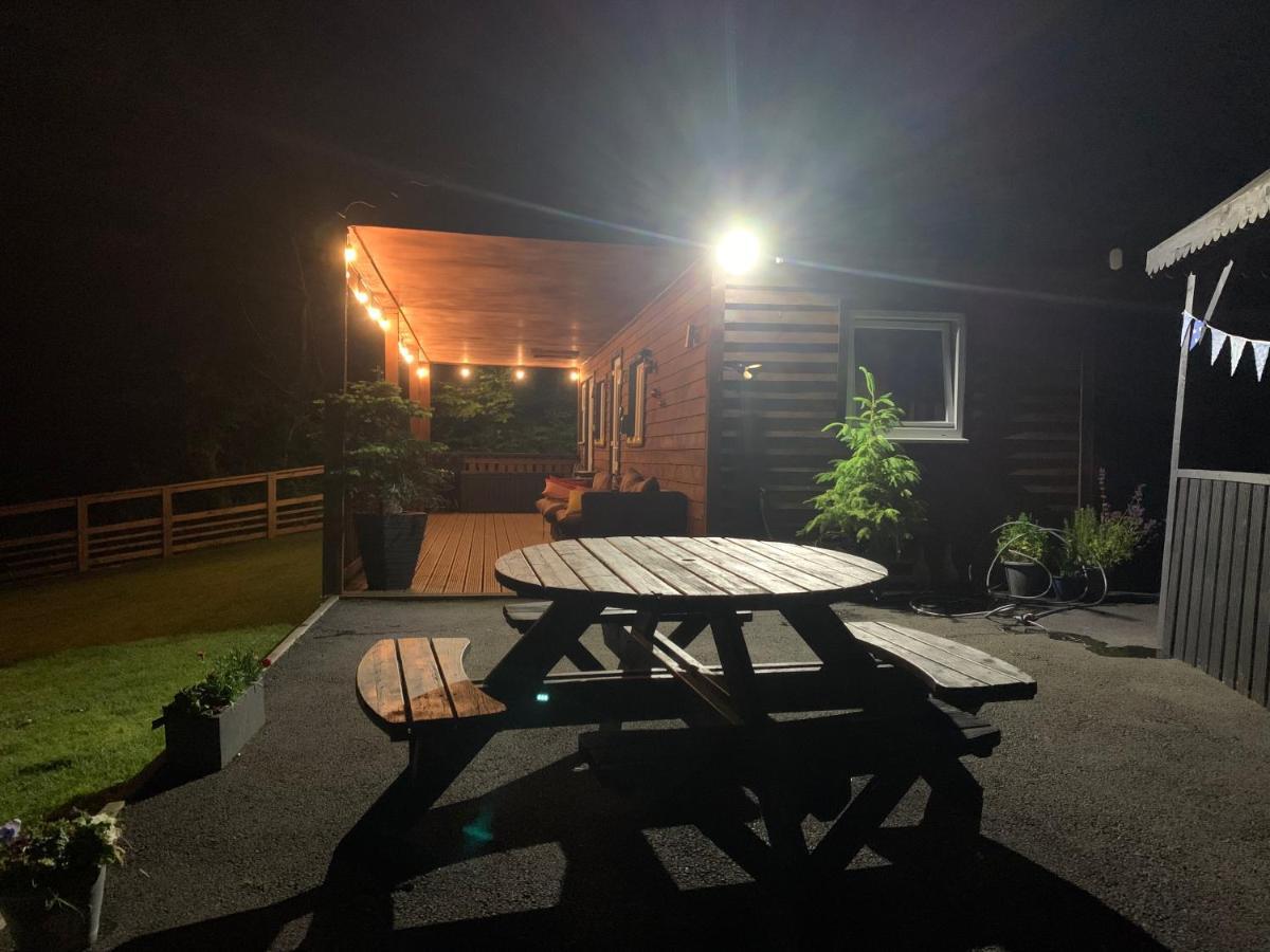 Kabin In The Woods Llandybie エクステリア 写真