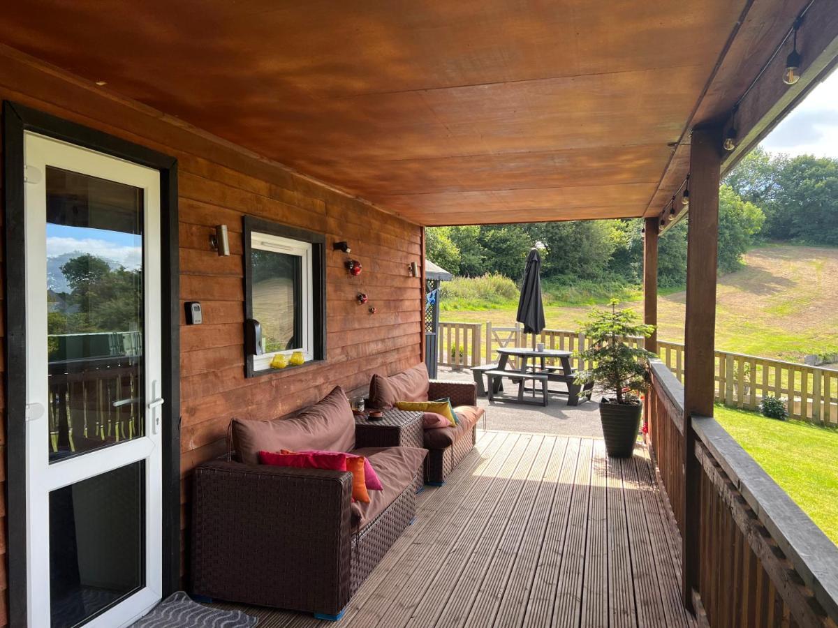 Kabin In The Woods Llandybie エクステリア 写真