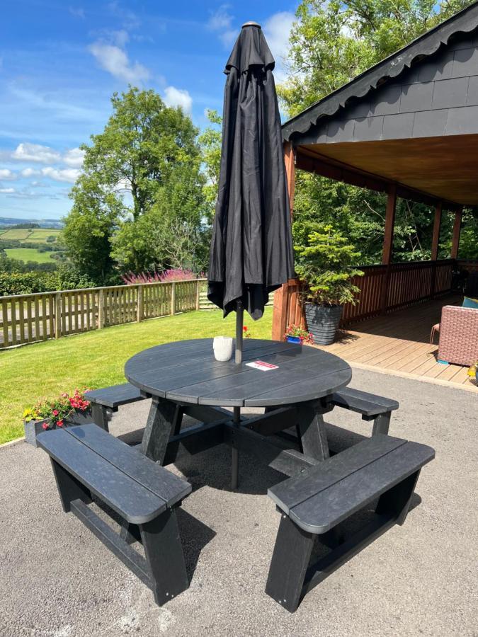 Kabin In The Woods Llandybie エクステリア 写真