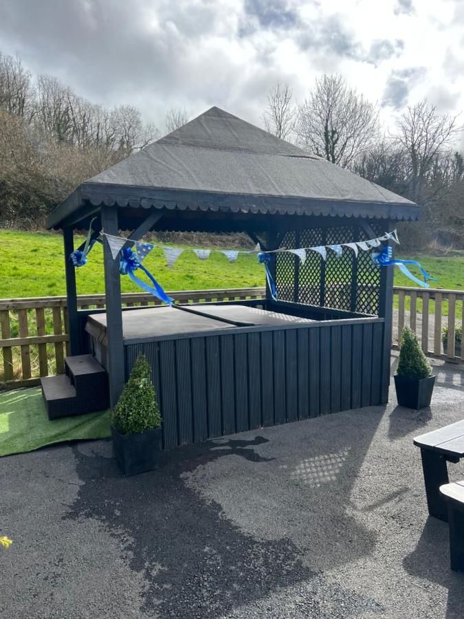 Kabin In The Woods Llandybie エクステリア 写真