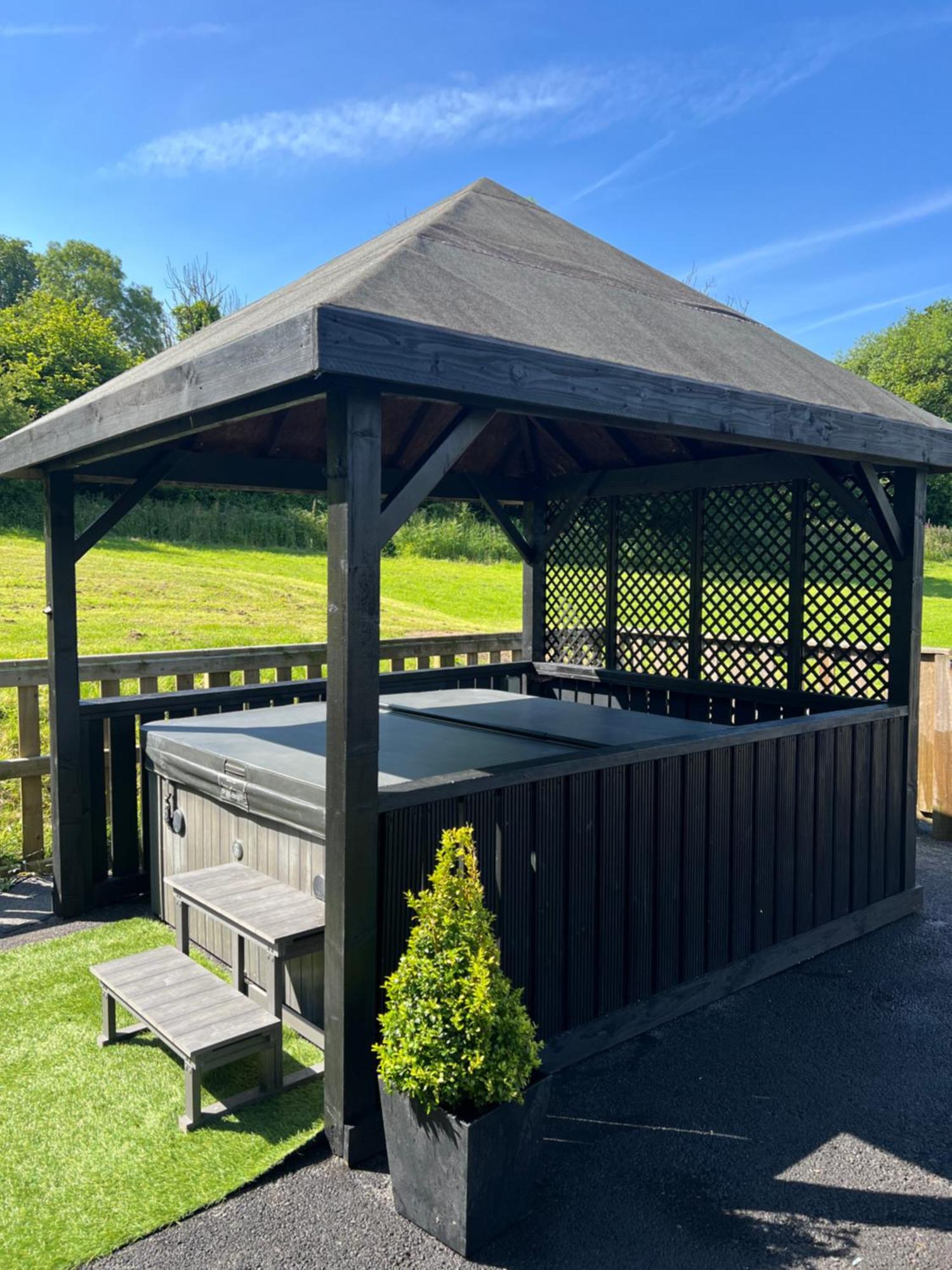 Kabin In The Woods Llandybie エクステリア 写真