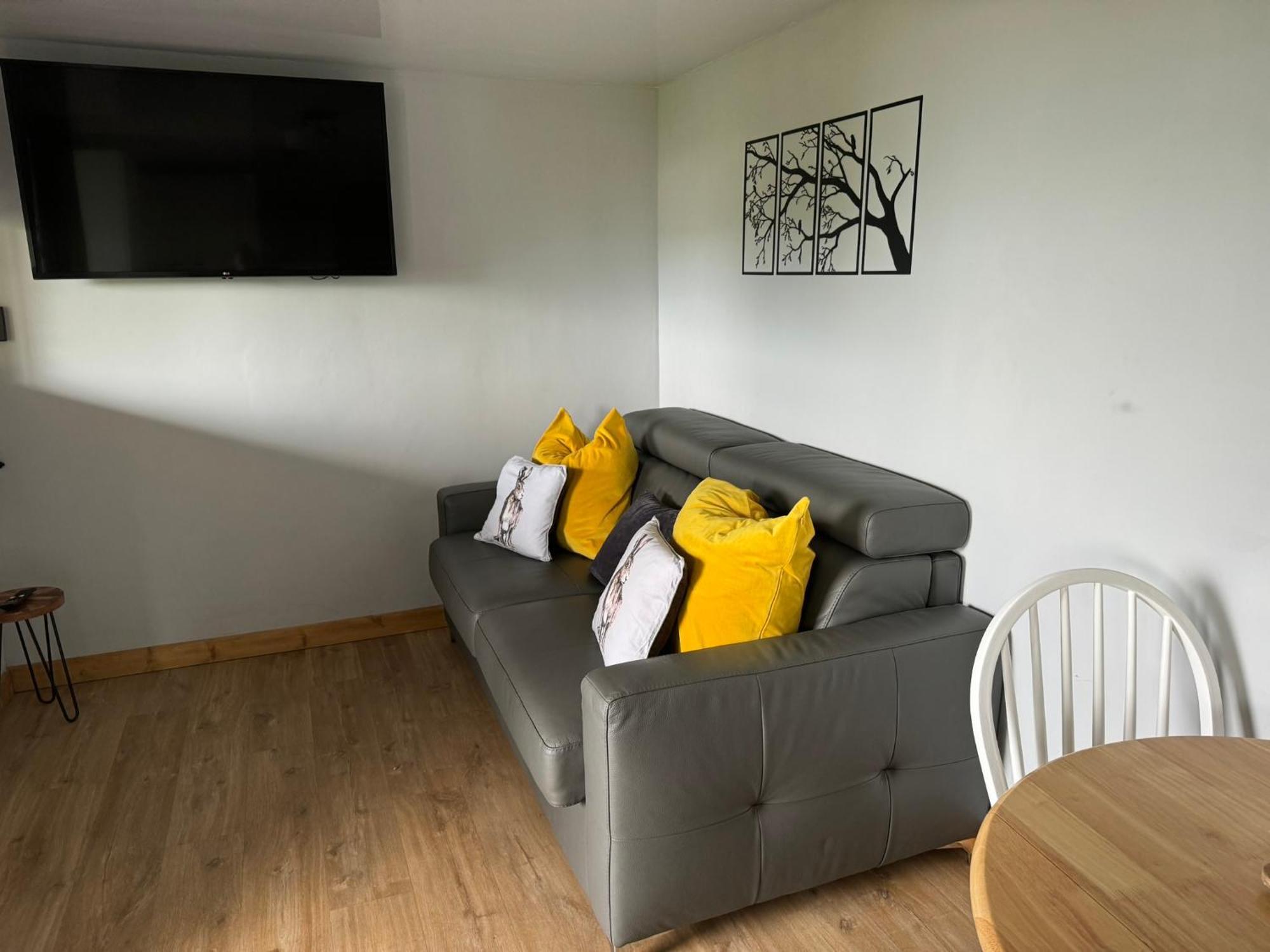 Kabin In The Woods Llandybie エクステリア 写真